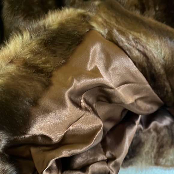 I.N.C Size L brown short faux fur jacket in excellent condition - Picture 7 of 8